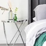 Elegant Apartment 4
